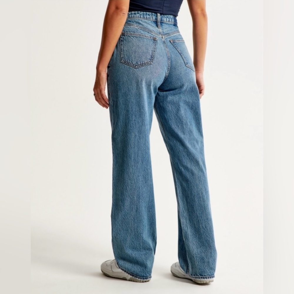Abercrombie & Fitch Curve Love High Rise Loose Jeans Medium Wash Size 27 - Picture 3 of 8